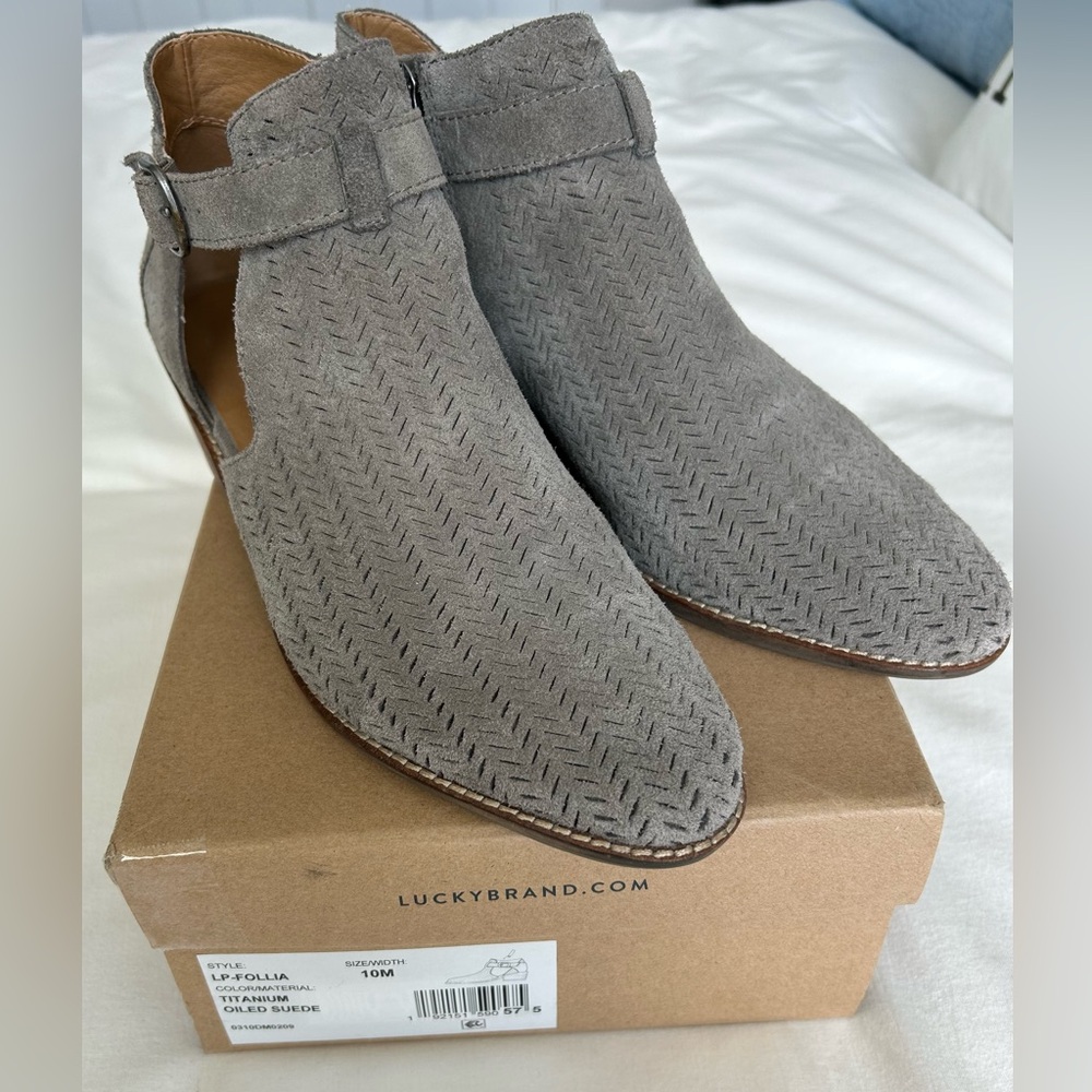 Lucky Brand Womens LP-Follia Gray Suede Booties